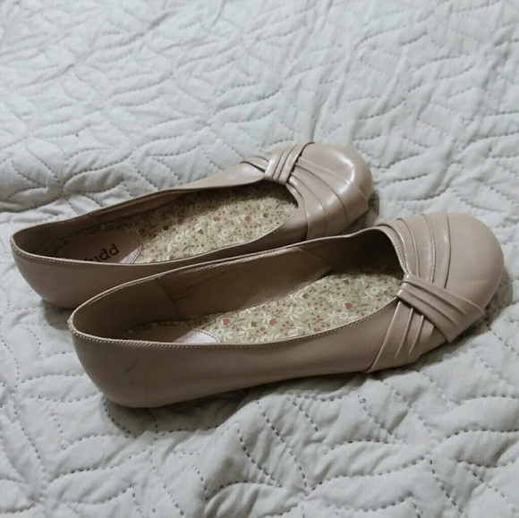 Mudd Cream Tan Comfy Flats Dress Shoes 8.5 - Picture 2 of 4